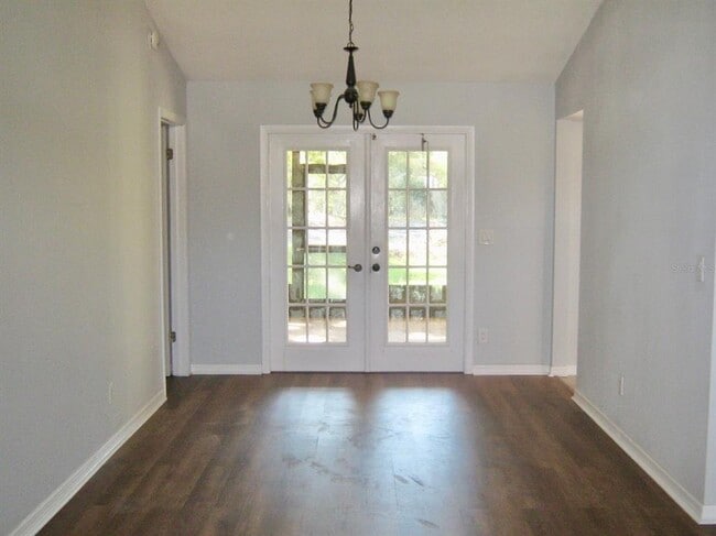 Building Photo - 4398 Plumosa St