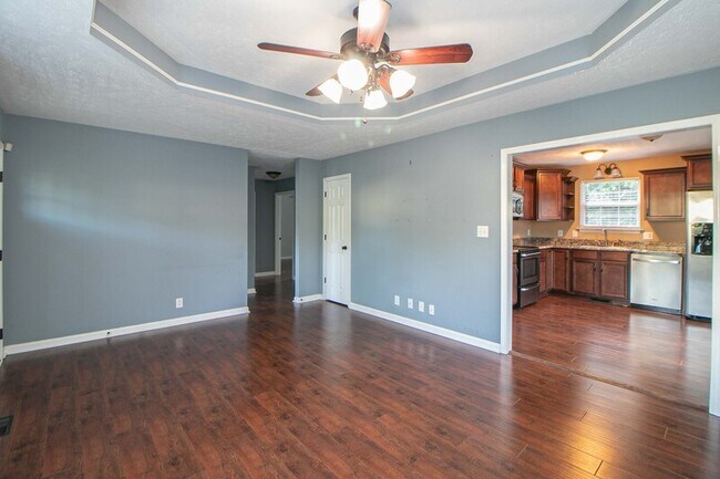 Building Photo - 570 Somerset Ln