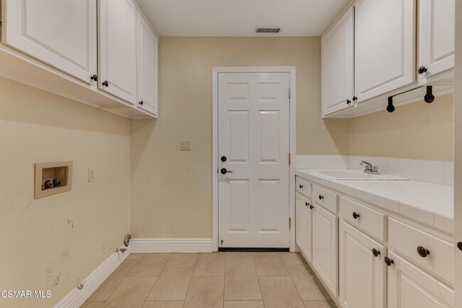 Building Photo - 406 Granite Hills St