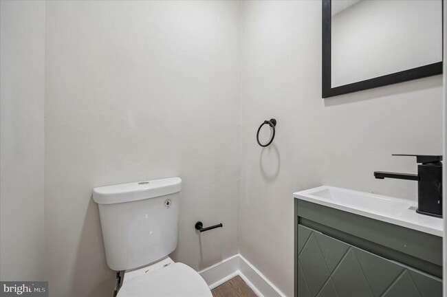 Building Photo - 40 Reger St