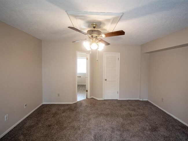 Building Photo - 3201 Creekwood Ct