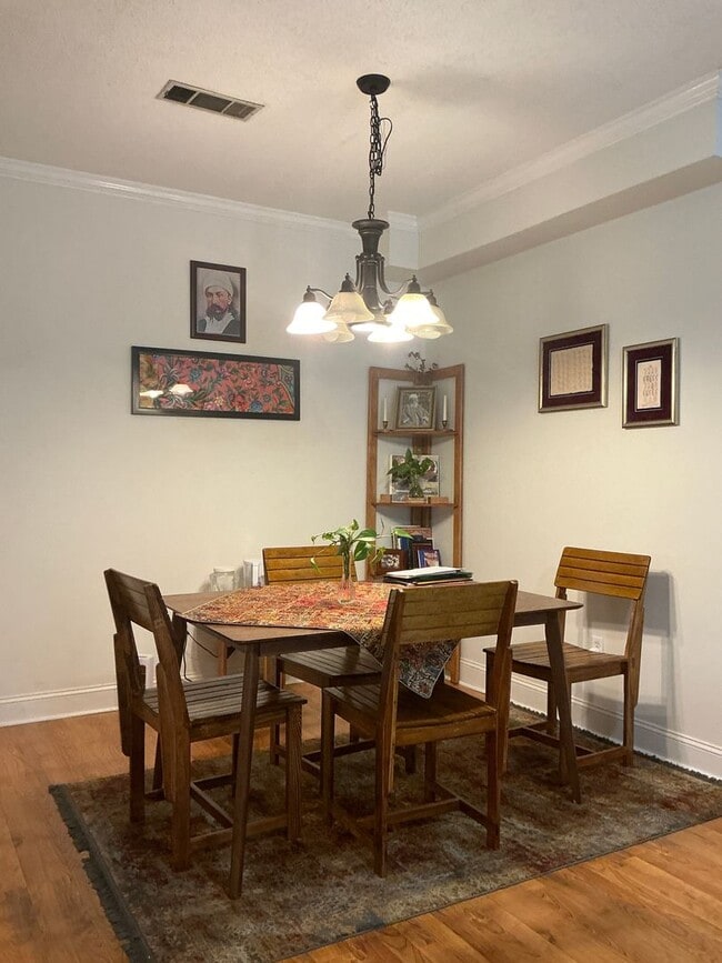 Building Photo - 1 Bedroom/2 .5 Bath Condo located in River...