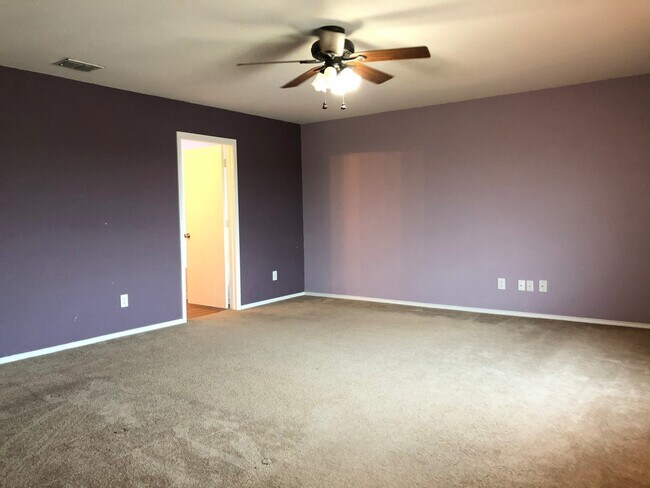 Building Photo - 4 bedroom/2.5 Bath Retama Springs Subdivision