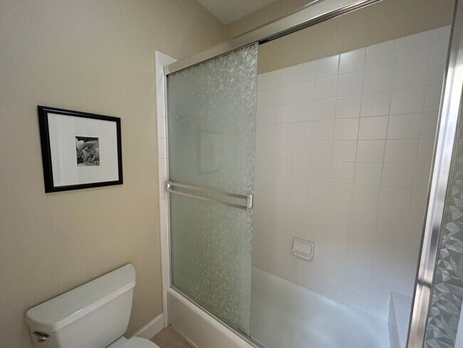 Building Photo - Luxurious and Spacious 5 Bedroom in Gilroy