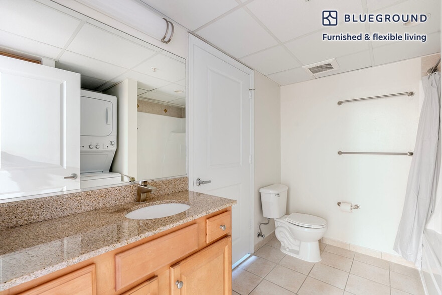 Building Photo - 3900 Fairfax Dr