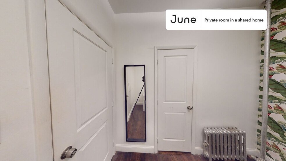 Building Photo - Private bedroom in 3 bed/1 bath Home