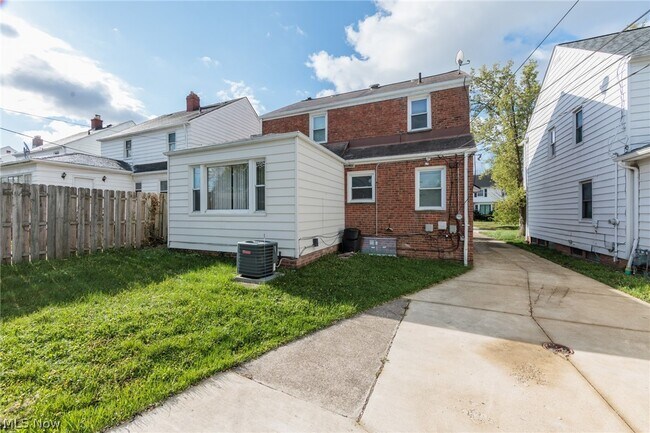 Building Photo - 4441 Baintree Rd