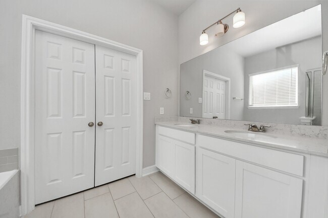 Building Photo - 2968 Golden Dust Dr