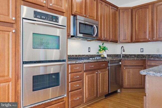 Building Photo - 7996 Reserve Way