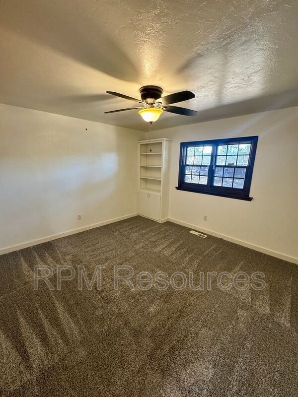 Building Photo - 2820 N McMillan Ave