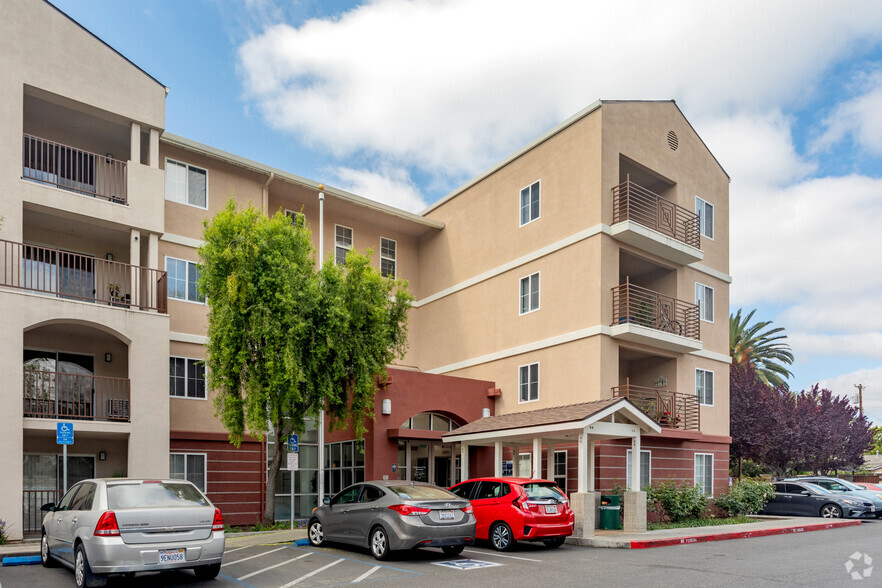 Primary Photo - Summercrest Villas