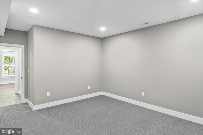 Building Photo - 11550 Henderson Rd