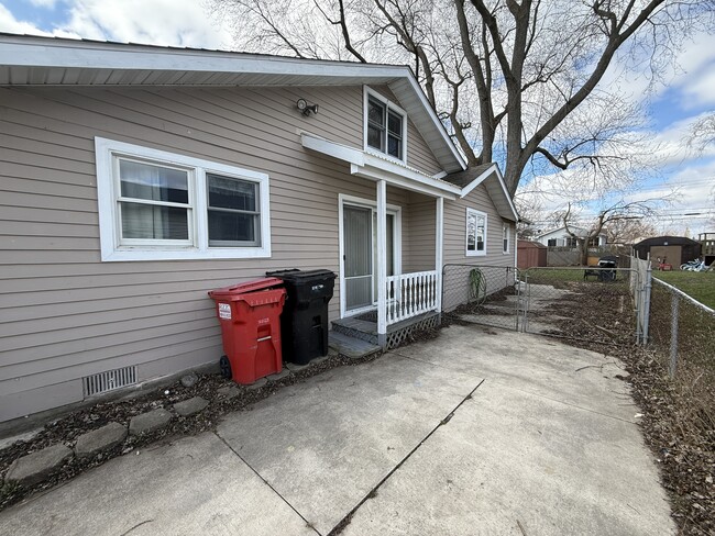 Building Photo - 28219 Felician St