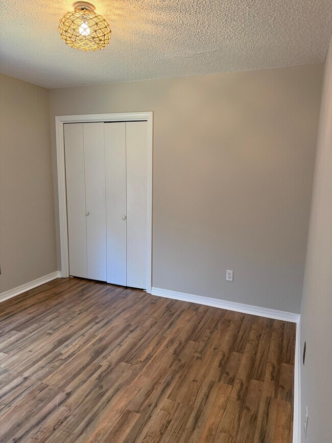 Building Photo - 38 Ruby Cir