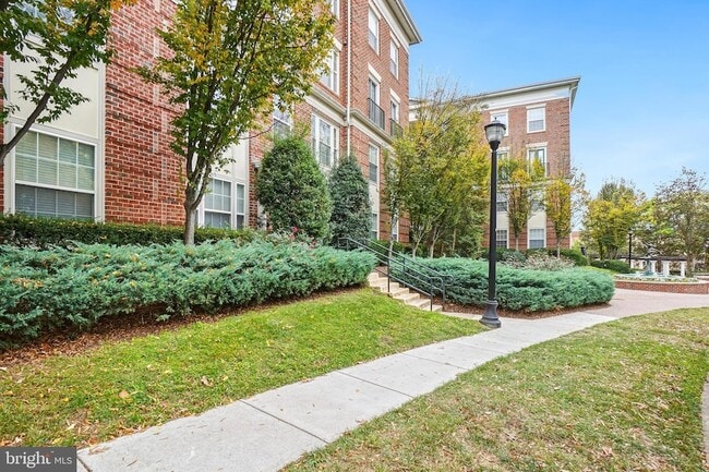 Building Photo - 27 Booth St