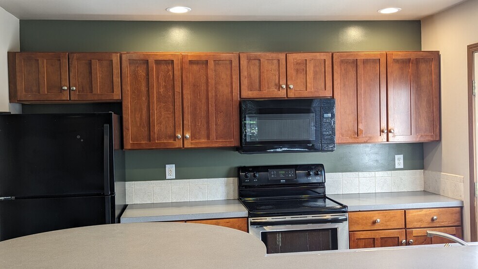 Building Photo - 2405 Stadium Pl