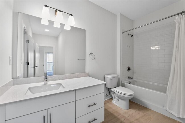 Building Photo - 525 Parkway Dr NE