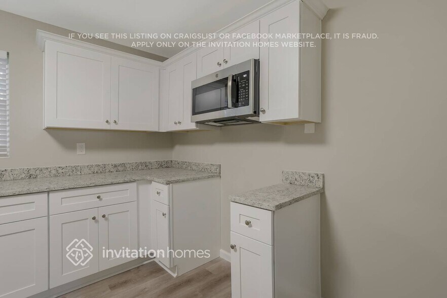 Building Photo - 8490 Meadowbrook Dr