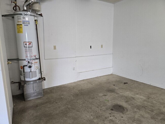 Building Photo - 2037 NE Stephens St