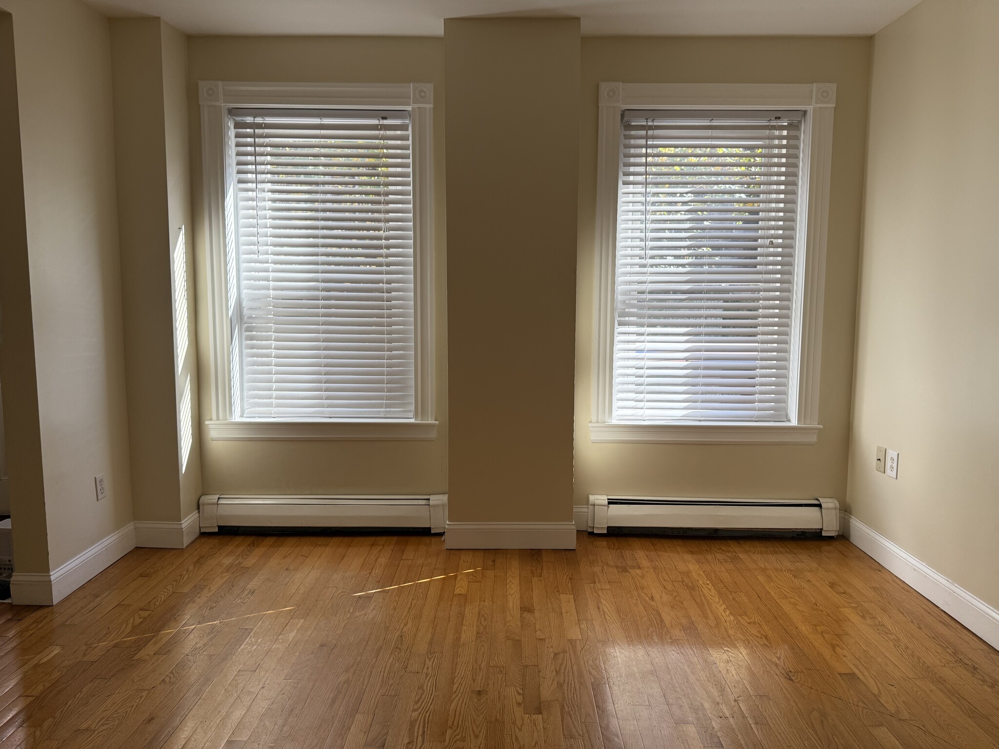 Building Photo - 18 Holmes St