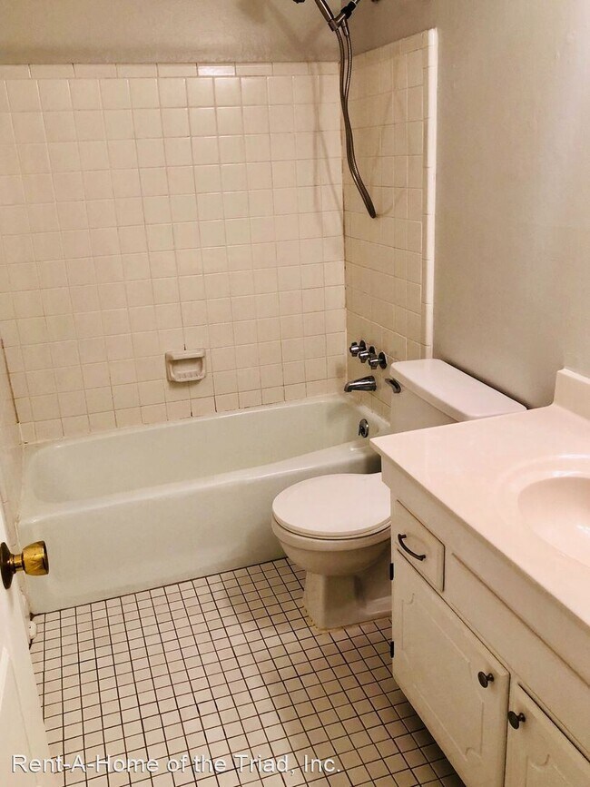 Building Photo - 3 br, 2 bath House - 4710 Beechcroft Drive