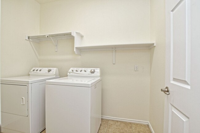 Building Photo - 815 Prairie Grass Ln