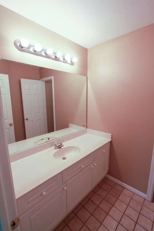 Building Photo - Beautiful 3 Bedroom, 2 Bath Home in West Round Rock