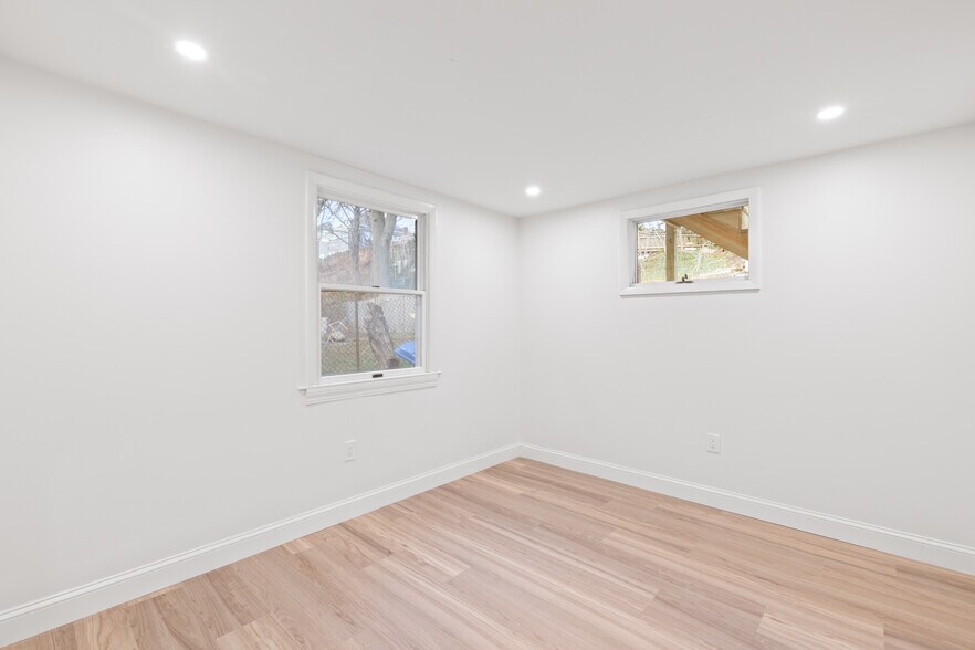 Building Photo - 62 Locust St