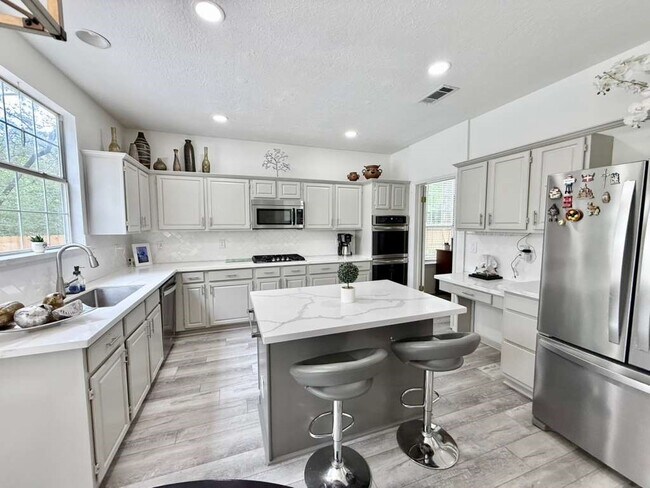 Building Photo - 65 S Hidden View Cir