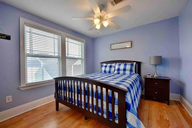 Building Photo - 1925 Iberville St