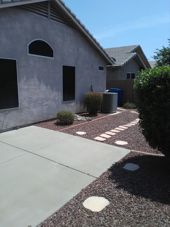 Large rear patio - 110 N Ricardo