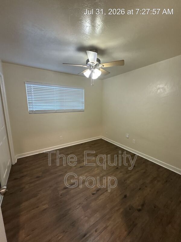 Building Photo - 547 E Tulare Ave