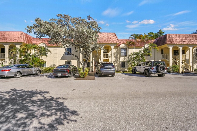 Building Photo - 138 S Cypress Rd