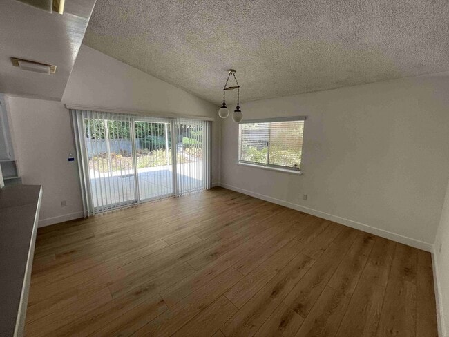 Building Photo - SOUTH OF THE BLVD. HOME IN WOODLAND HILLS!