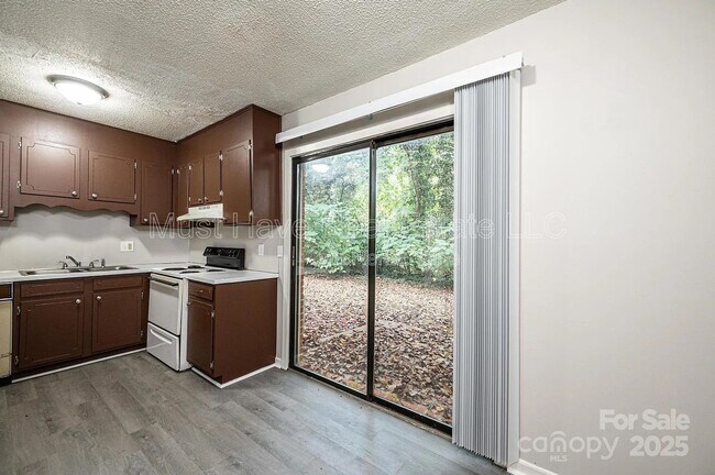 Building Photo - 1051 3rd St SE