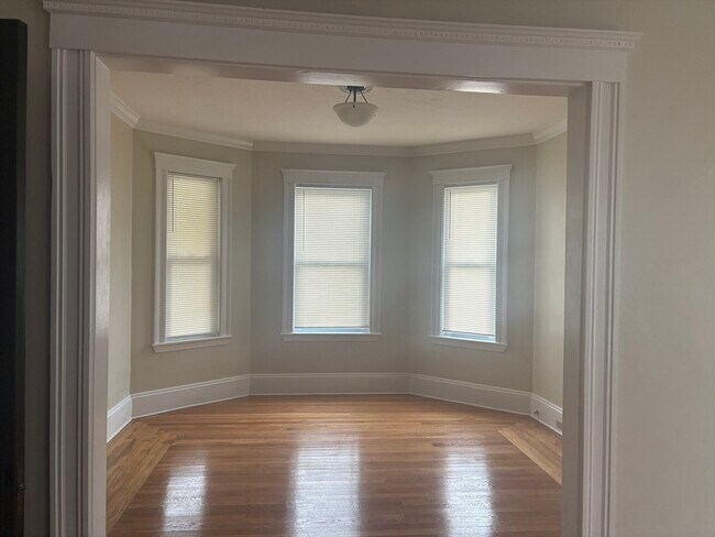 Building Photo - 14 Fairview St