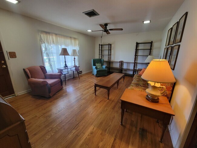 Building Photo - Beautiful Country home in Lakeland