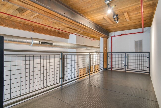 Building Photo - Expansive Historic Loft in the Heart of Germantown