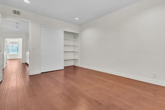 Building Photo - 2101 Vallejo Dr