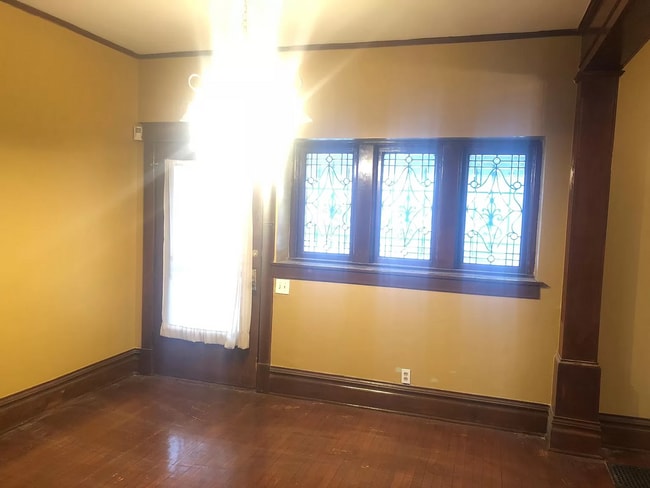 Building Photo - Beautiful 4 Bedroom / 1.5 Bathroom house