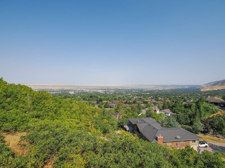 Building Photo - 2368 Maple Hills Dr
