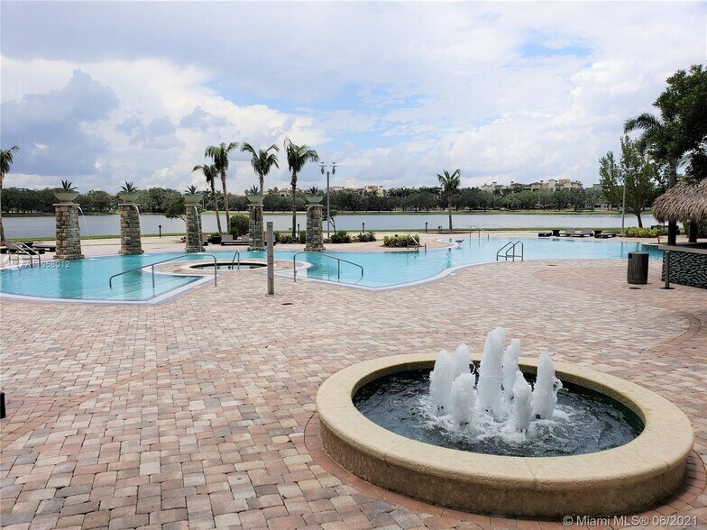 Building Photo - 2641 N Flamingo Rd