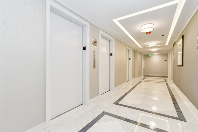 Building Photo - 6 Whittier Pl
