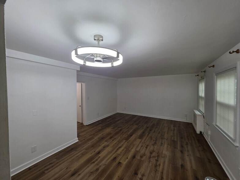 Building Photo - 5008 Columbia Pike