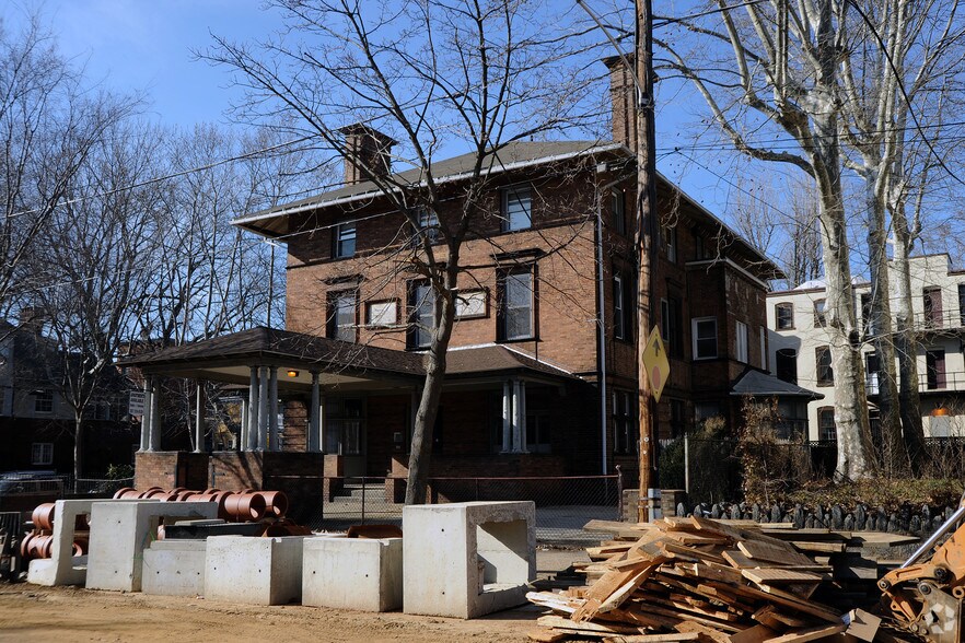 Primary Photo - 3511 Baring St