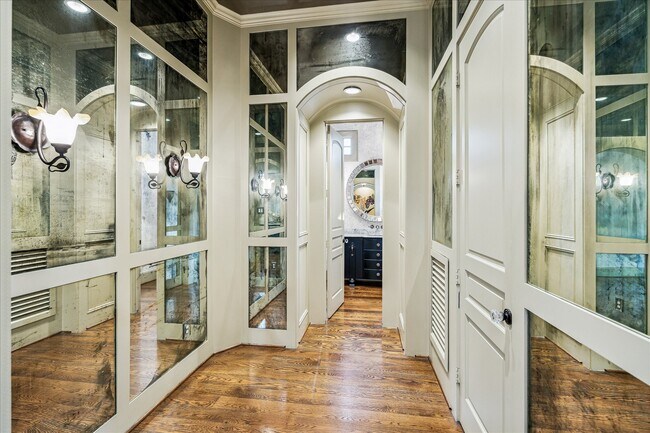 Building Photo - 4800 Palm St