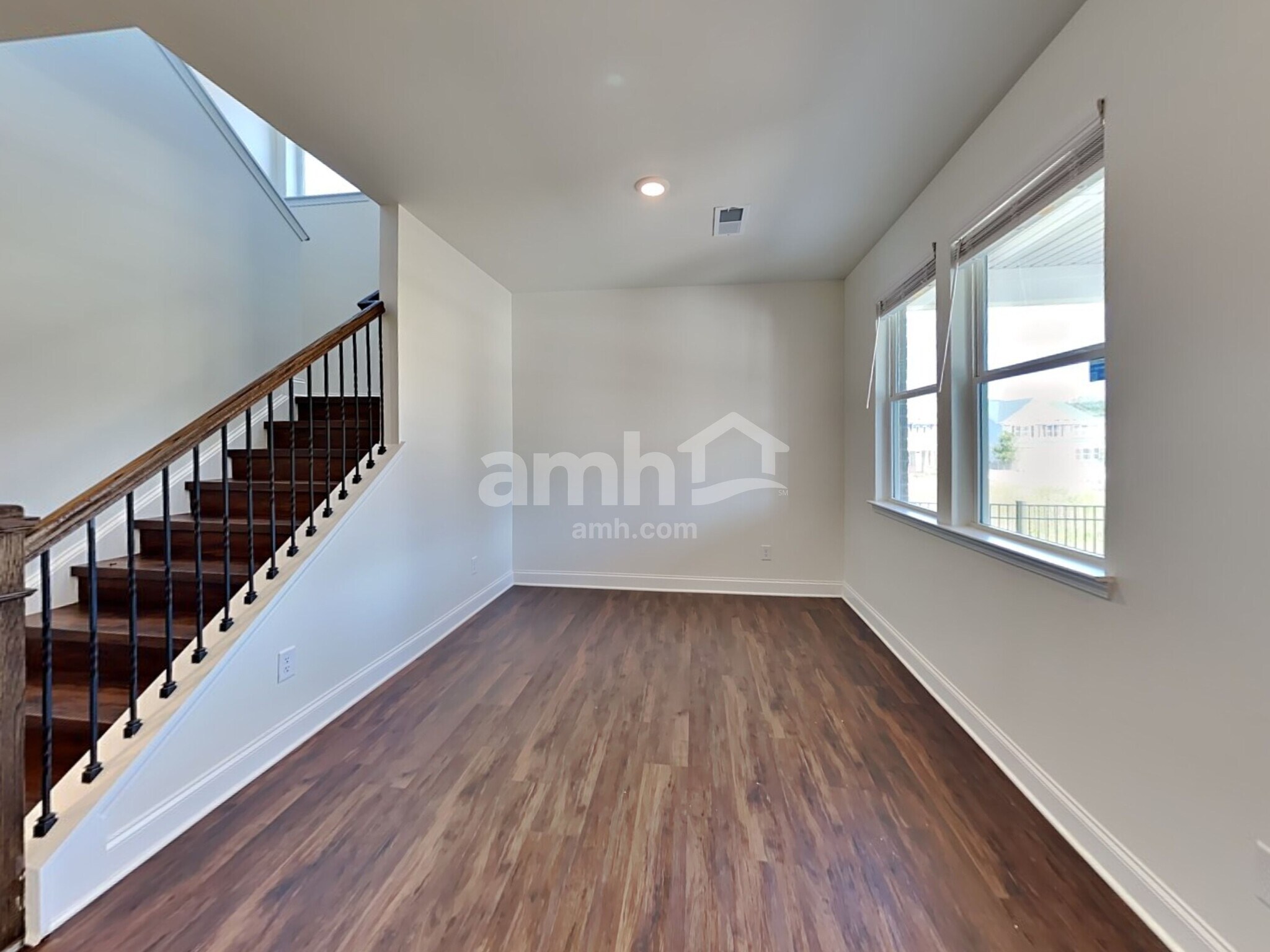 Building Photo - 639 Carnaby Ln