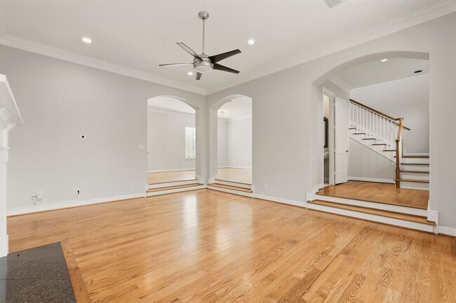 Building Photo - 822 Stuart St