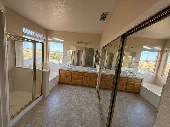 Building Photo - 3389 Bonaire Rd