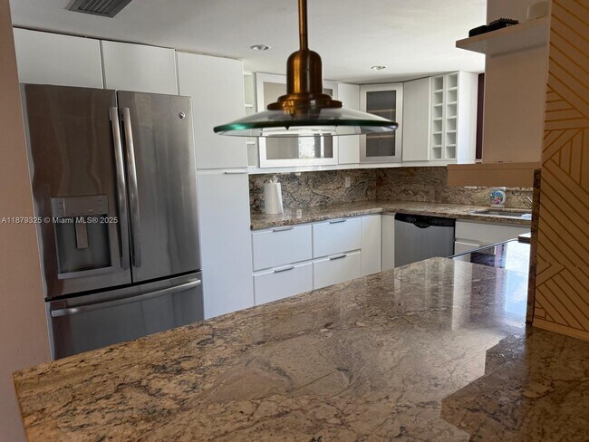 Building Photo - 1500 S Ocean Dr